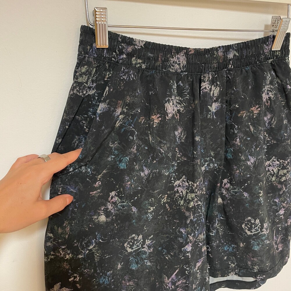 Lululemon Printed Running Shorts Black Medium - Picture 4 of 7